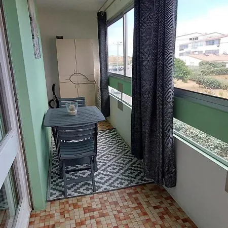 A 100 M De La Avec Parking Διαμέρισμα