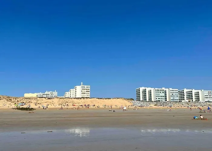 A 100 M De La Avec Parking *