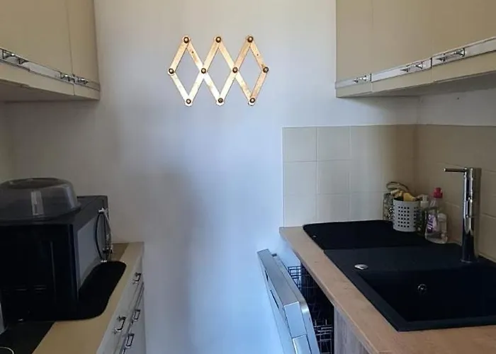 A 100 M De La Avec Parking 圣伊莱尔·德列