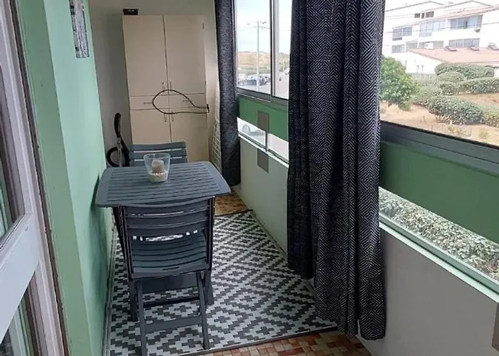 A 100 M De La Avec Parking 公寓