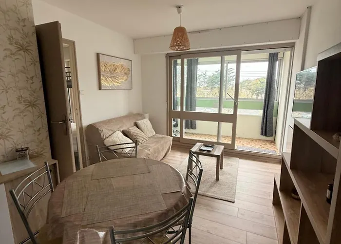 A 100 M De La Avec Parking 圣伊莱尔·德列