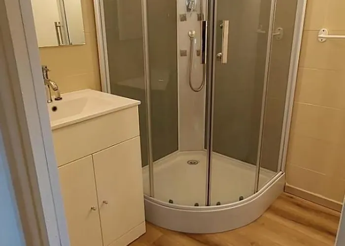 A 100 M De La Avec Parking 圣伊莱尔·德列